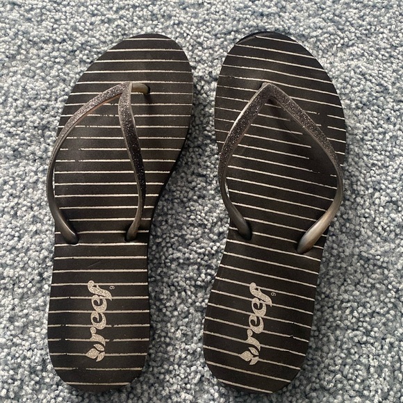 Reef Stargazers flip flops, size 8-9 - Picture 1 of 2